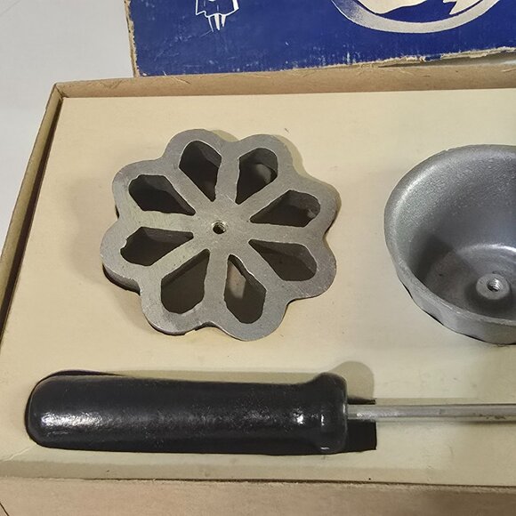 Handi Hostess Kit Waf-L-Ette and Patty Shell Molds Waffle Iron and Pastry Shells - Picture 4 of 9